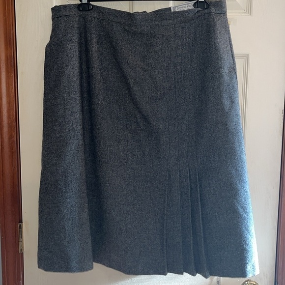 VTG-Bryant Park- 22/24-wool blend blazer/jacket& midi length matching wool skirt - Picture 3 of 15